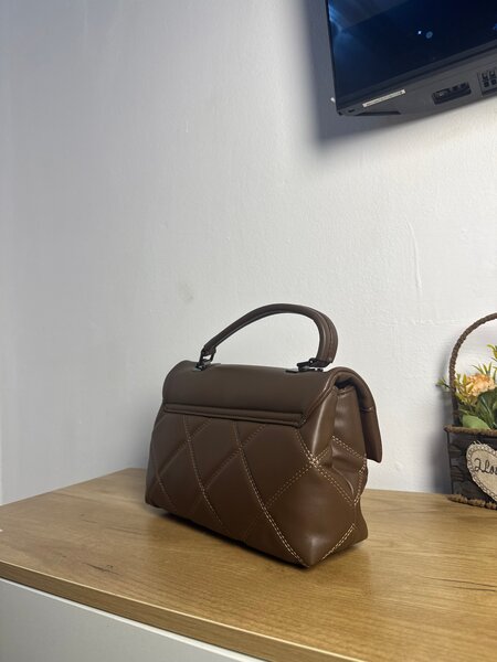 Sac à main en cuir brun