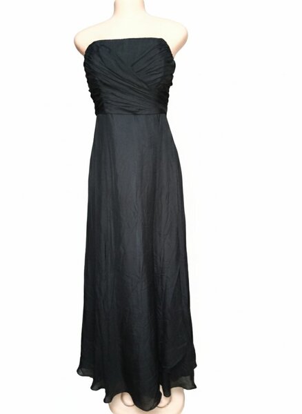 Robe noire sans bretelles
