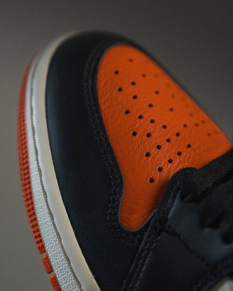 Baskets montantes orange et noir