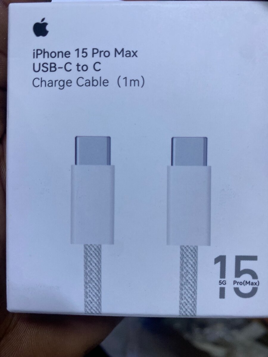 Câble iPhone 15 et iPhone 16