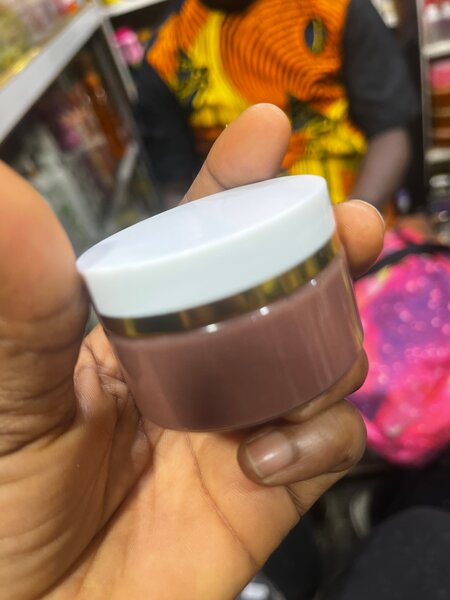 Savon et crème corporelle