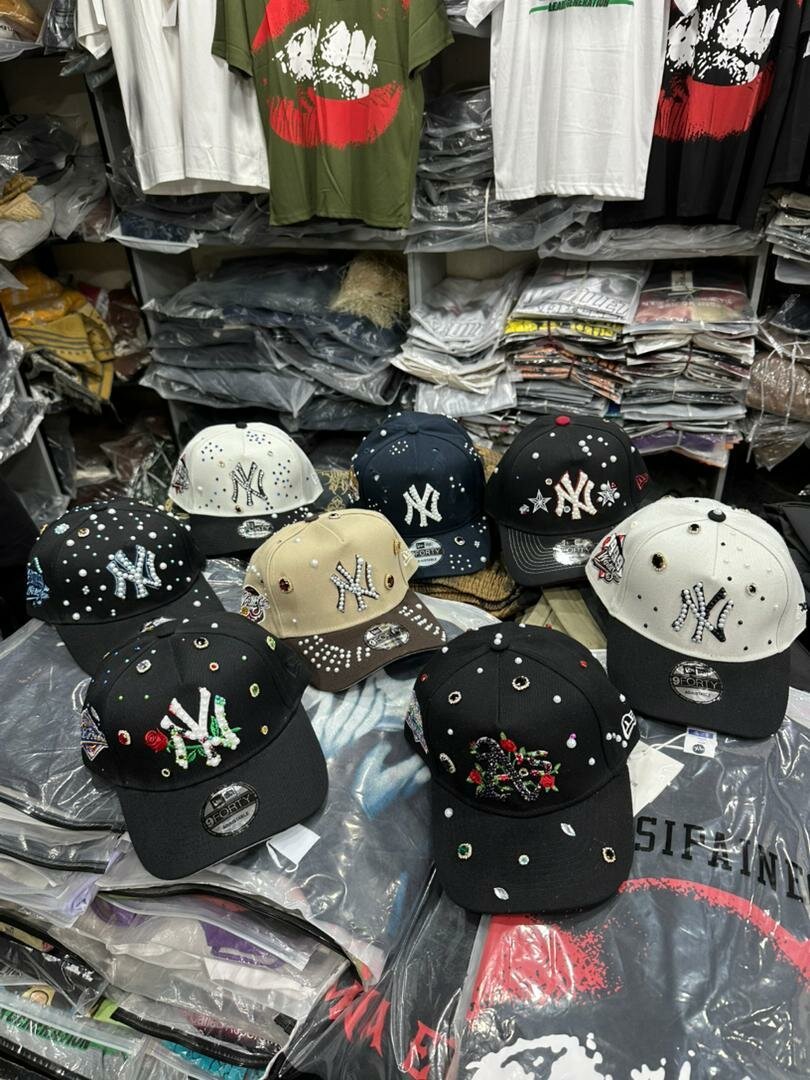 Casquettes NY décorées