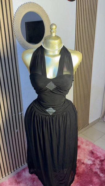 Robe élégante noire soirée