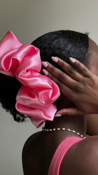 Grand chouchou rose en satin