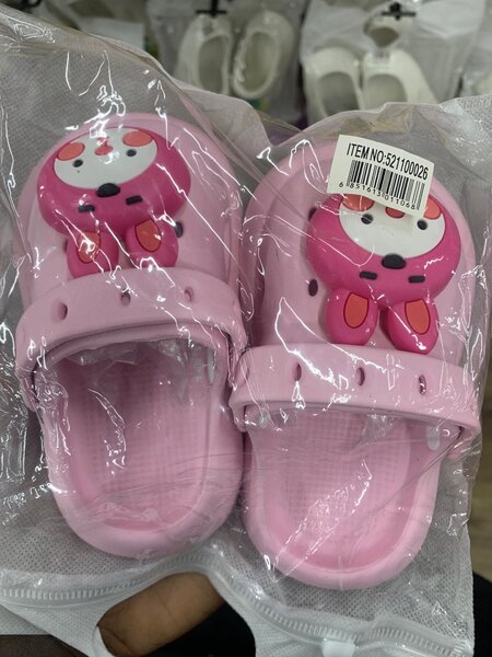 Sandales roses pour enfants