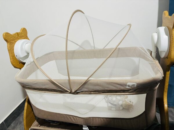 Berceau bébé avec baldaquin