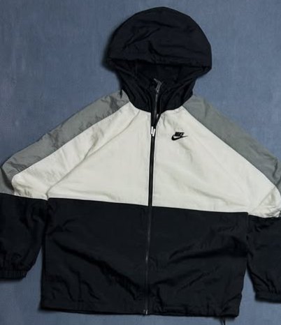 Nike windbreaker size : L