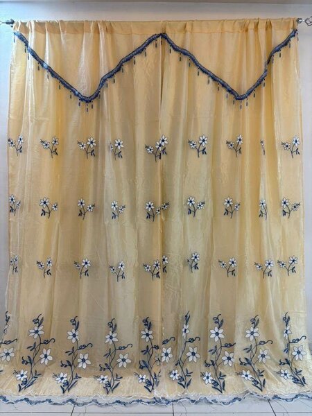 Rideau brodé élégant