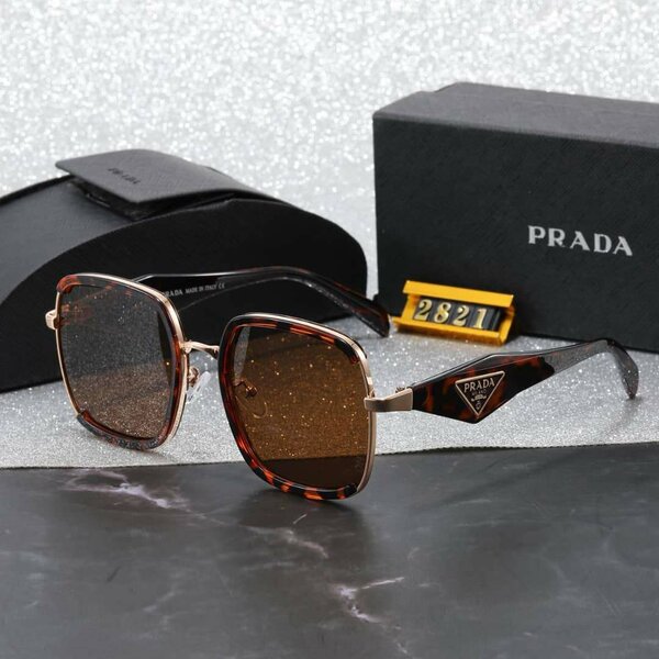 Lunettes de soleil Prada élégantes