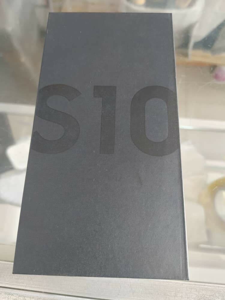 Galaxy S10 128gb in box 4000mAh battery capacity  all colors