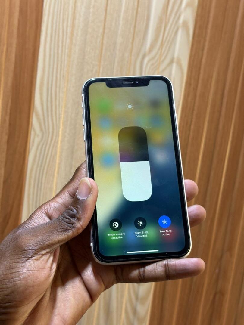 iPhone XR 64giga casineuf importé très propre