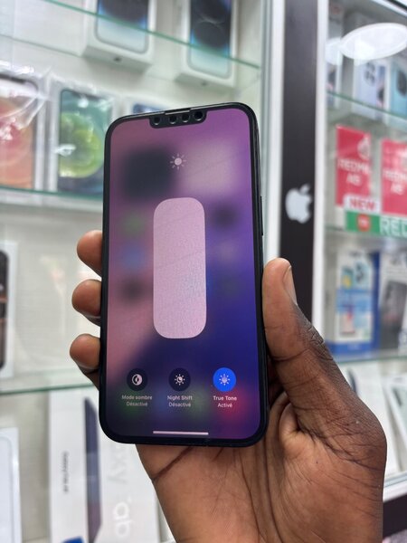 iPhone 14 simple retour quasi