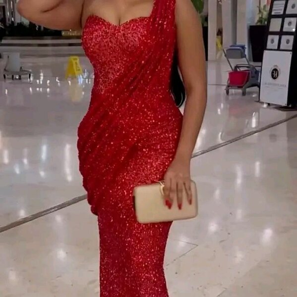 Robe rouge élégante soirée