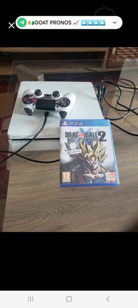 Console PS4 avec manette