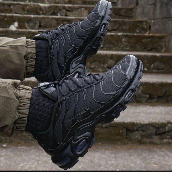 Baskets noires tendance unisexe