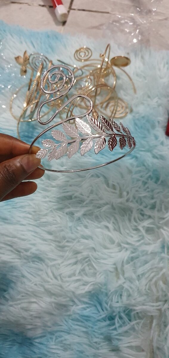 Couronnes Décoratives Étoiles et Fleurs