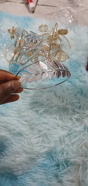 Couronnes Décoratives Étoiles et Fleurs