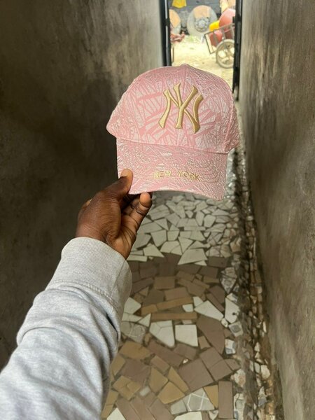 Casquette rose New York emblématique