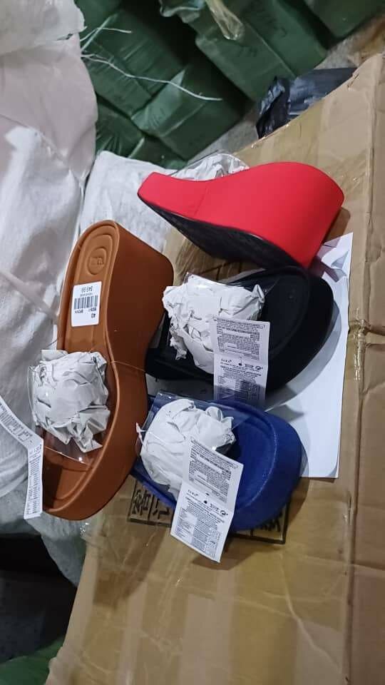 Sandales à talons compensés