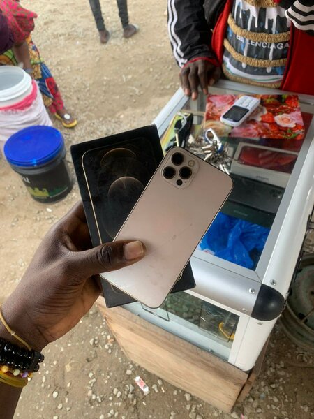 iPhone 12 Pro 128G  San Face ID 150.000 disponible avec le c