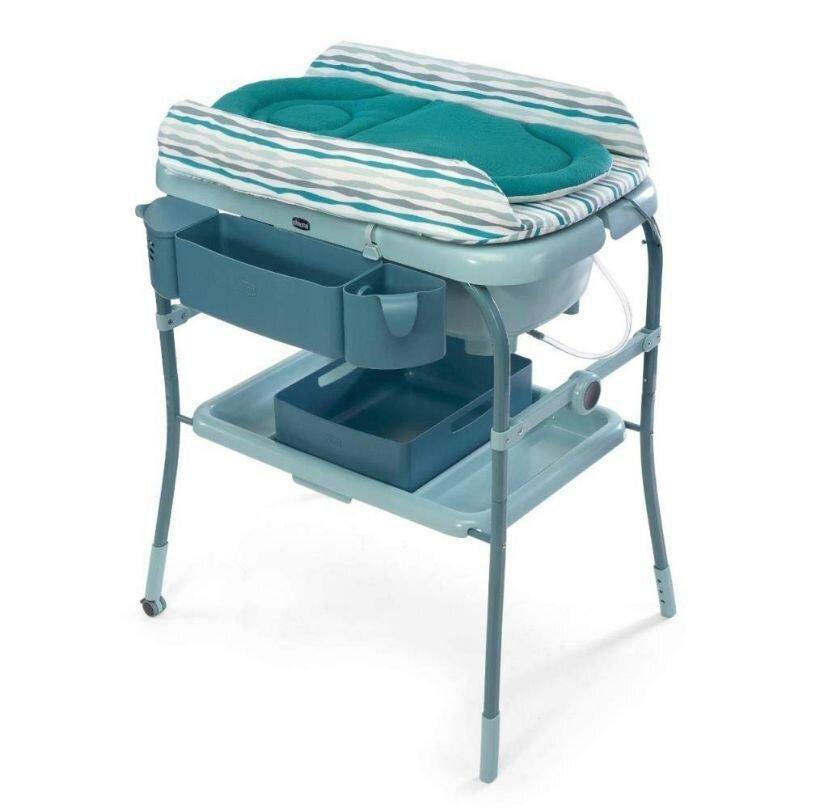 Baignoire arrêtée et table à langer