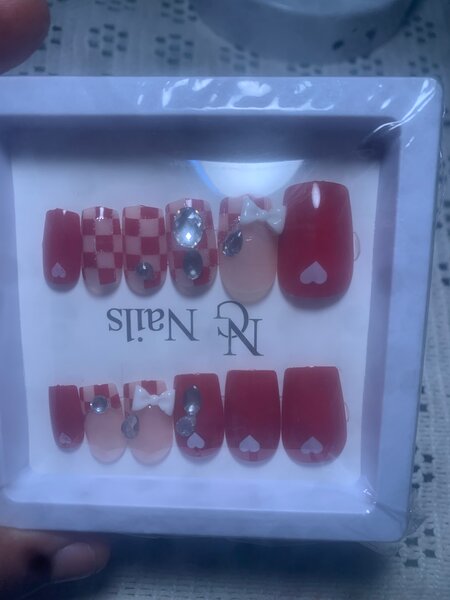 Faux ongles décorés élégants