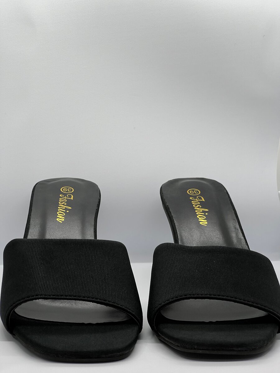 Sandales à talons brillantes