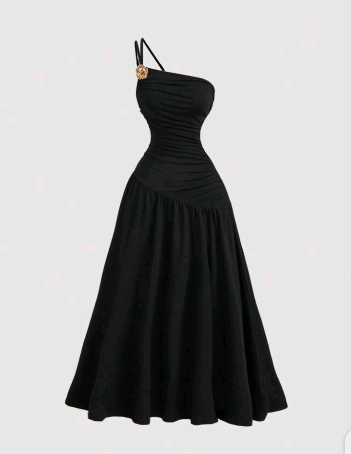 Robe élégante noire asymétrique