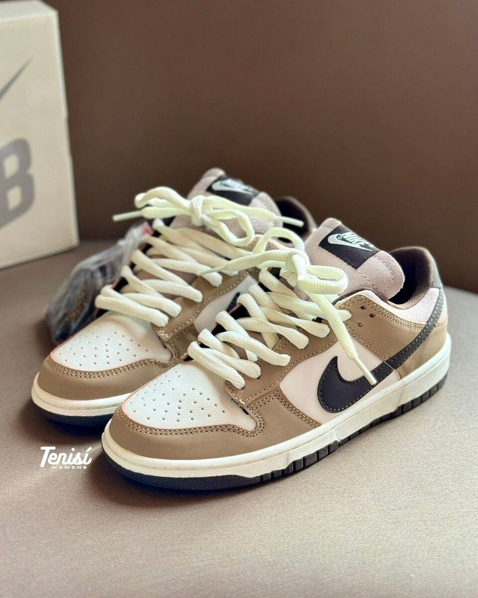 Baskets Nike Dunk Low Beige