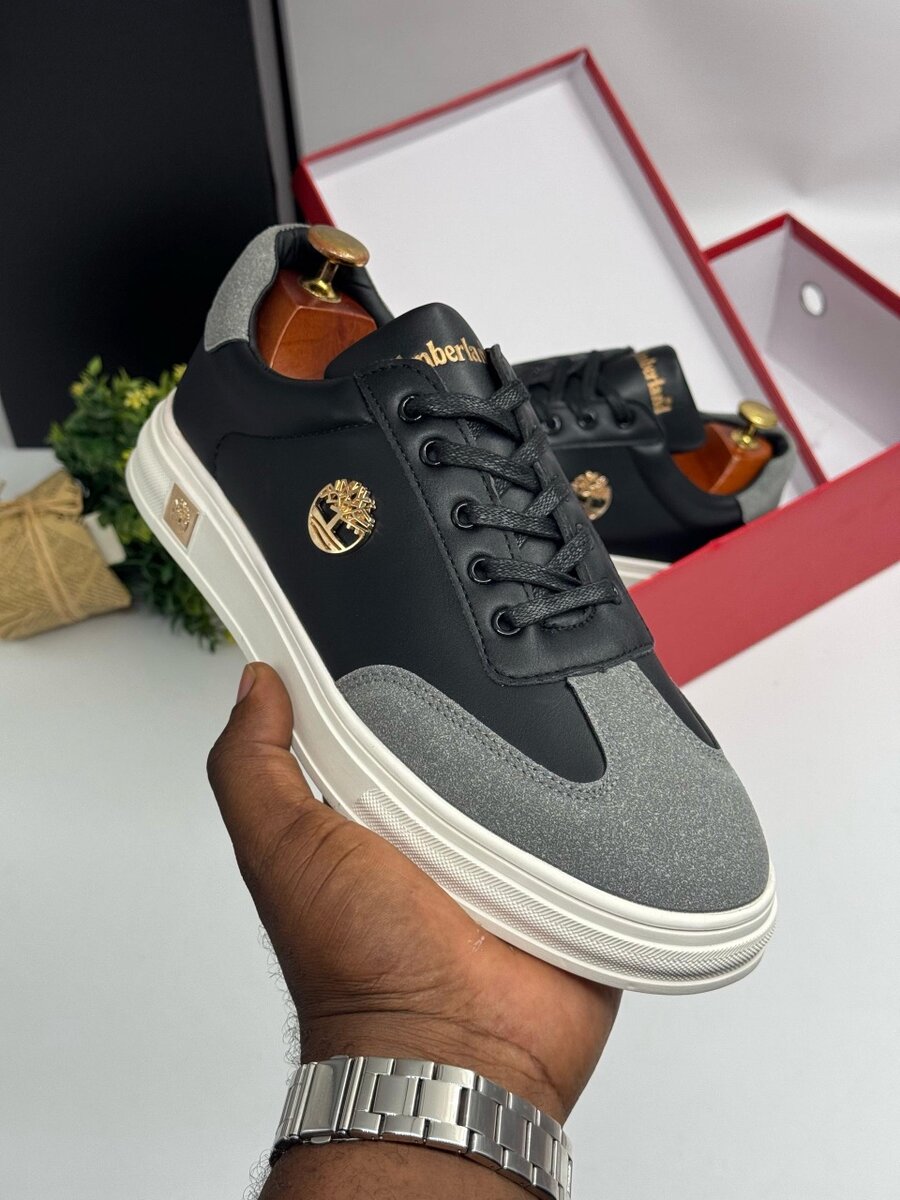 TIMBERLAND BLACK AND GREY