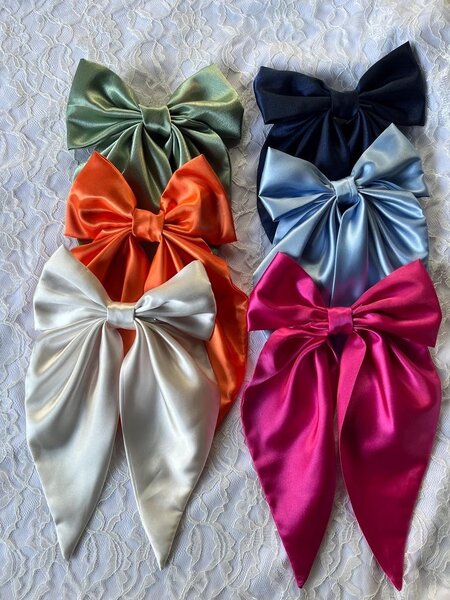 Scrunchy and hair bows