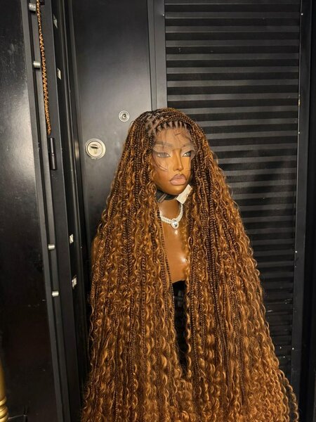 Perruque longue bouclée