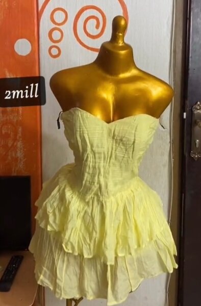 Robe Bustier Jaune Élégante