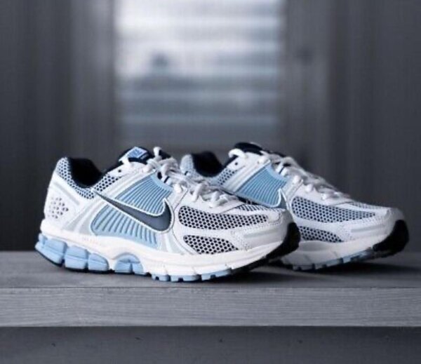 Baskets de running Nike argentées