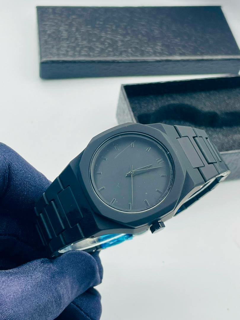 Montre élégante noire