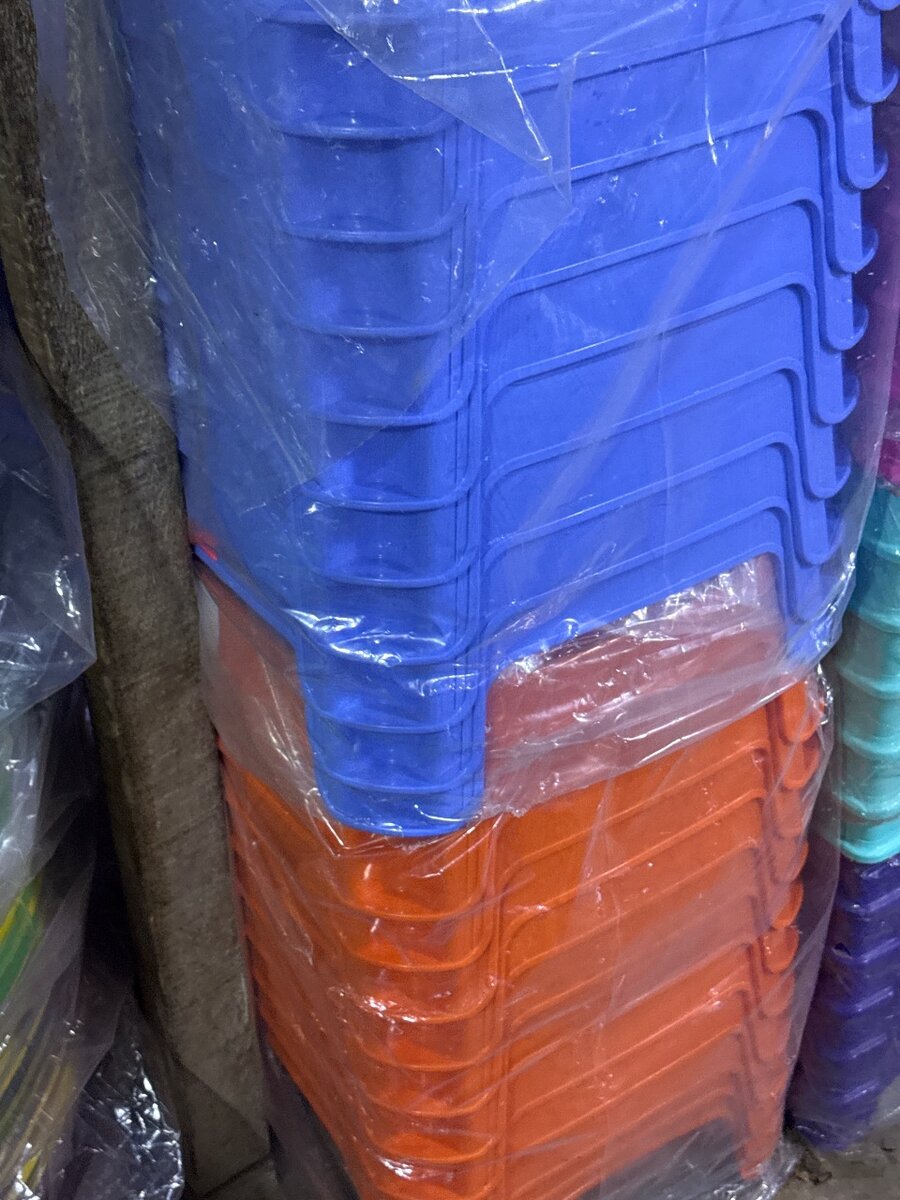 Tabouret en plastique solide