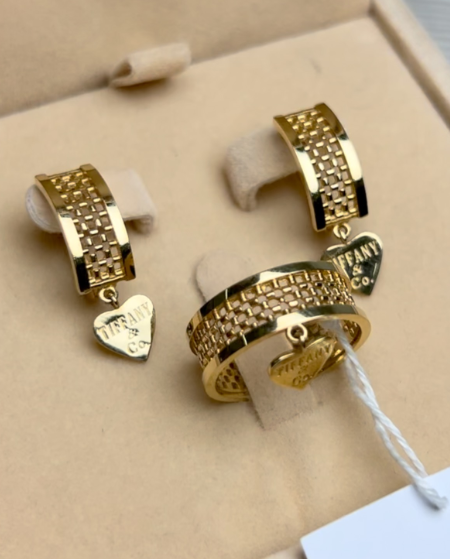 Оригинальный комплект из желтого золота