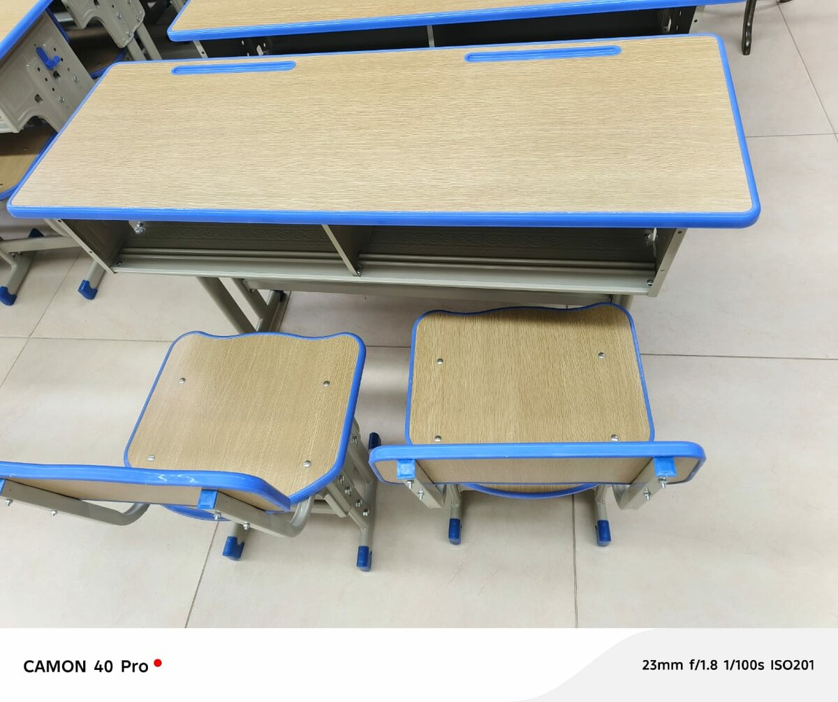 Bureau et chaise d'école réglable