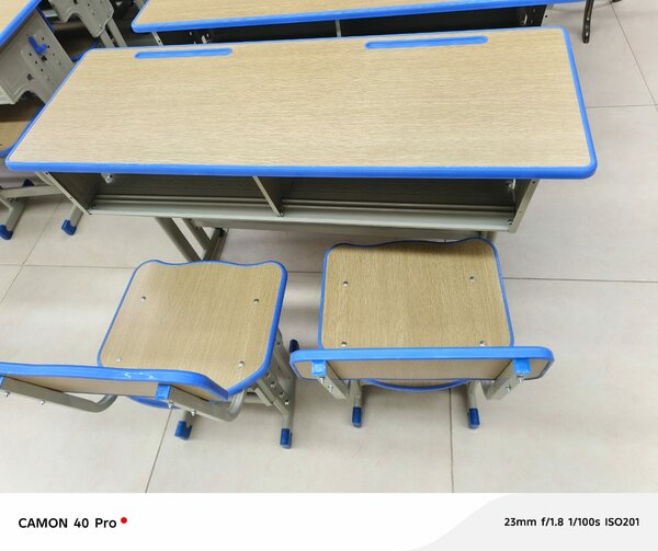 Bureau et chaise d'école réglable