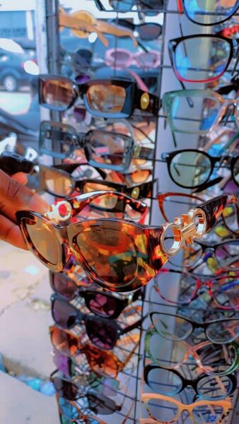 Lunettes de soleil écailles