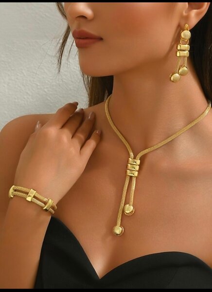 Ensemble élégant en or