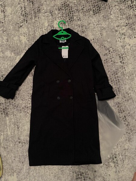 Чёрное пальто