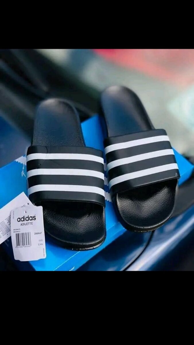 SMOOTH ADILETTE / Slides