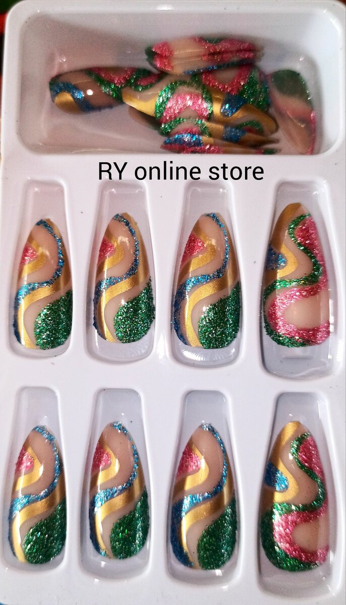 Faux ongles customisés et réutilisables