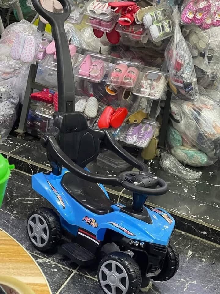 Voiture trotteur pour enfants
