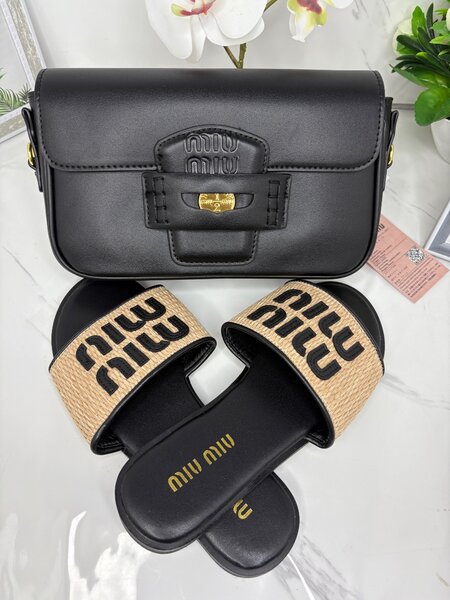 Ensemble sac et sandales en cuir