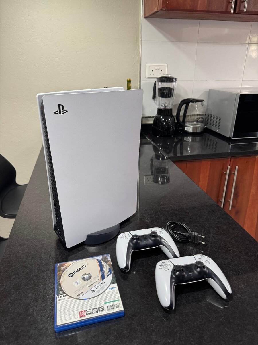 PS5 Standard (+ 2 controllers)