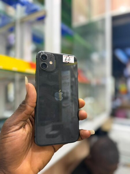 iPhone 11 64Go 2nd main