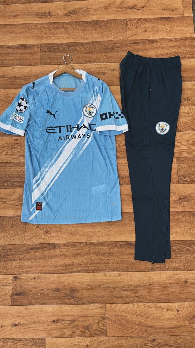 Tenues de football Arsenal, Chelsea, Manchester City