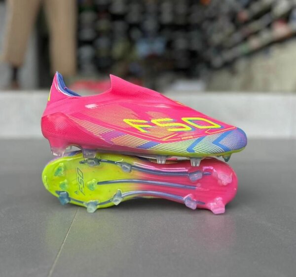 Chaussures F50 de football
